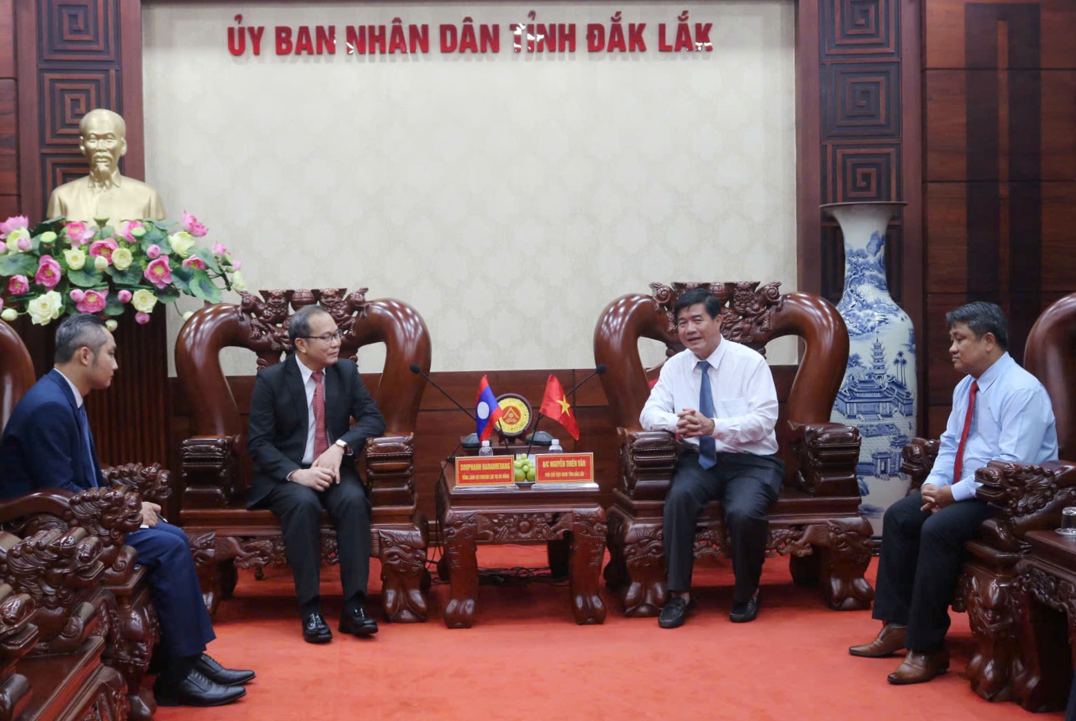 Phó Chủ tịch UBND tỉnh tiếp và chào xã giao Tổng Lãnh sự Lào tại Đà Nẵng